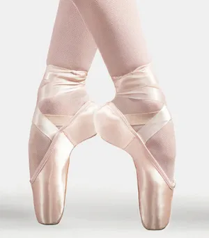 Airess Pointe Shoe Tapered Toe (Flexi-Firm) 1133 (size 9W remains)