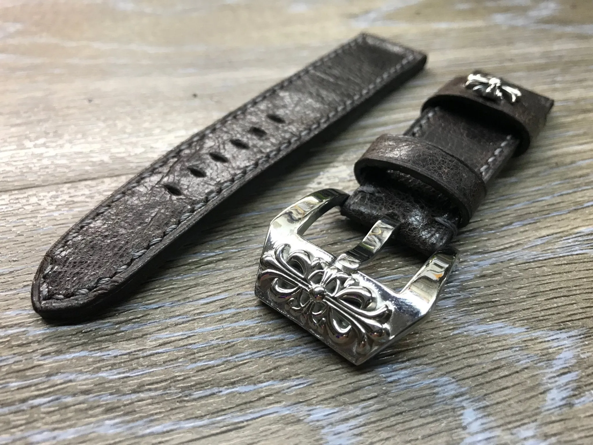 Dark Brown Genuine Leather Watch Strap in 26mm, 24mm watch Band Replacement, Sterling Silver 925 pin, Distress Brown pattern, Personalise gift idea