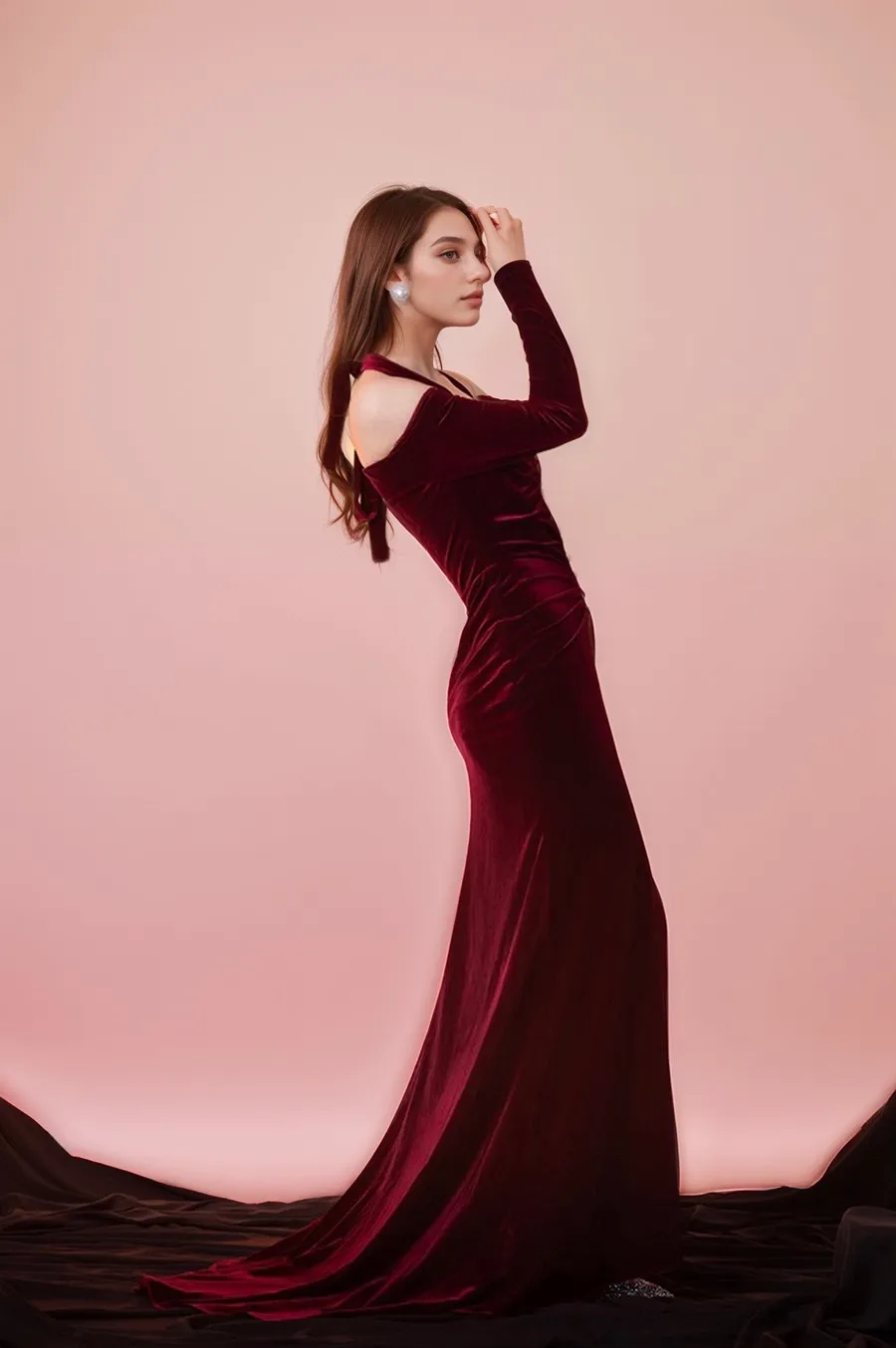 Designer Off-the-Shoulder Velvet Long Sleeves Sheath Prom Dress with Front Slit