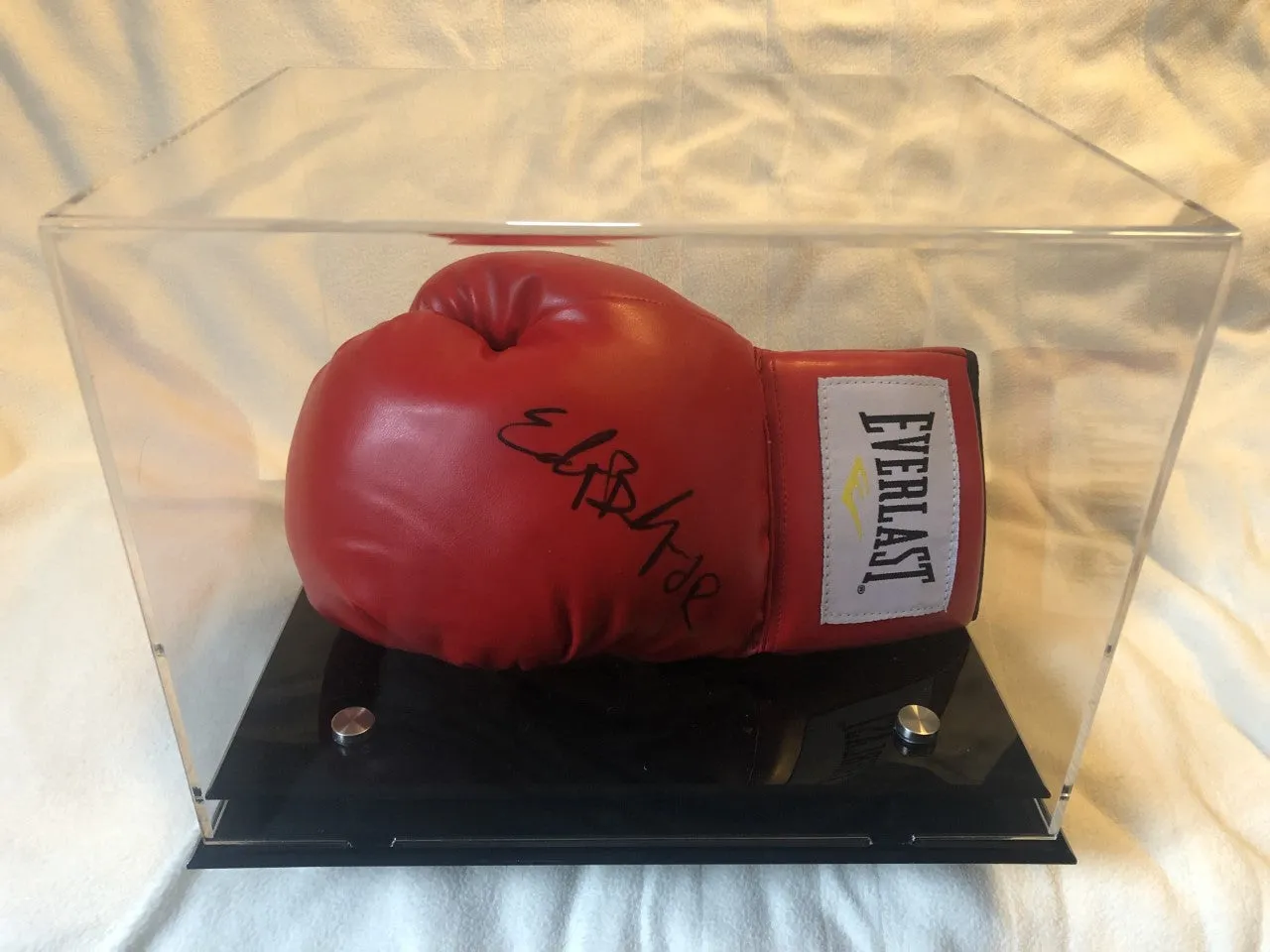 Edgar Berlanga Rare autographed signed Everlast Red/BLK horizontal boxing gloves display.