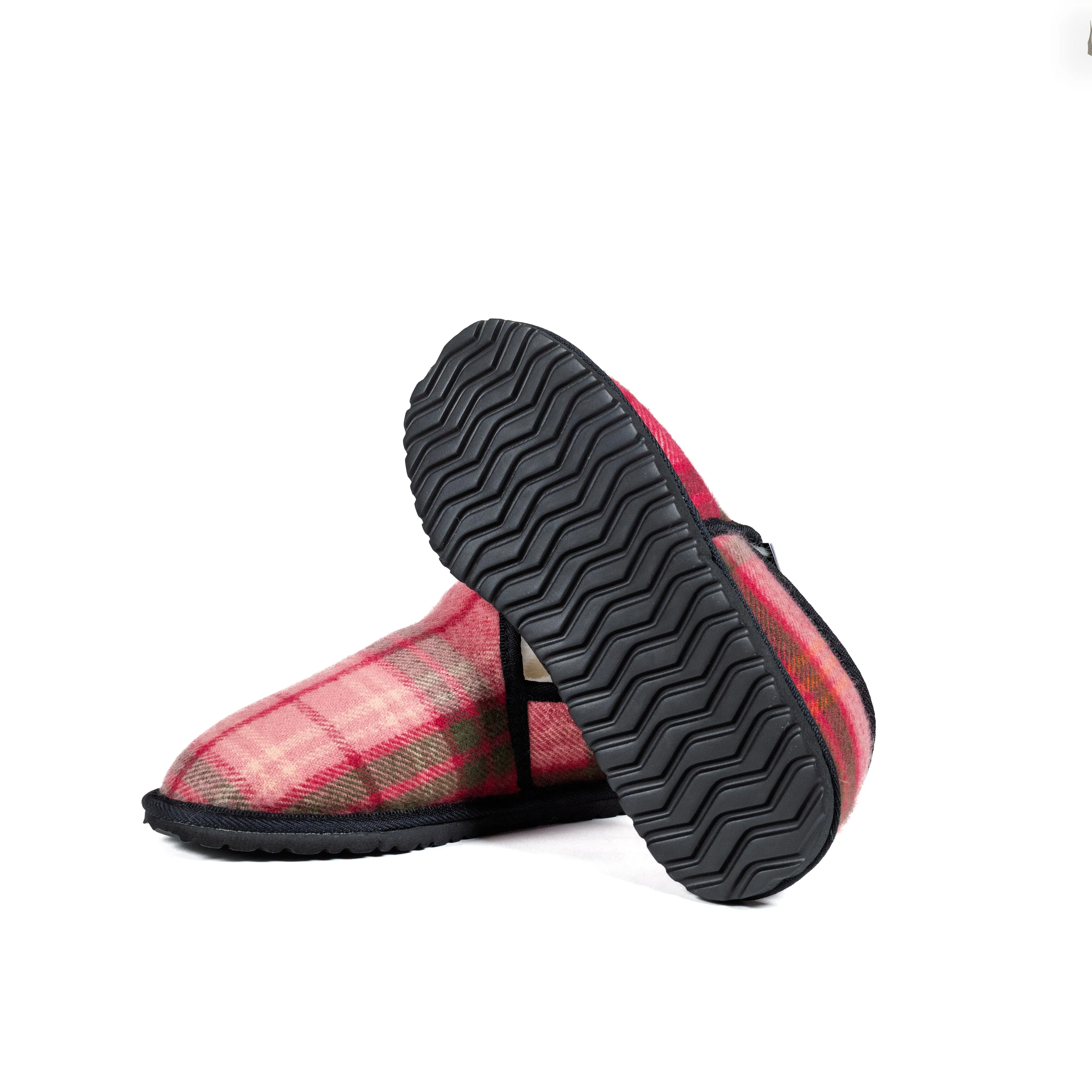 Enclosed Hunting Rose Tartan Moodle