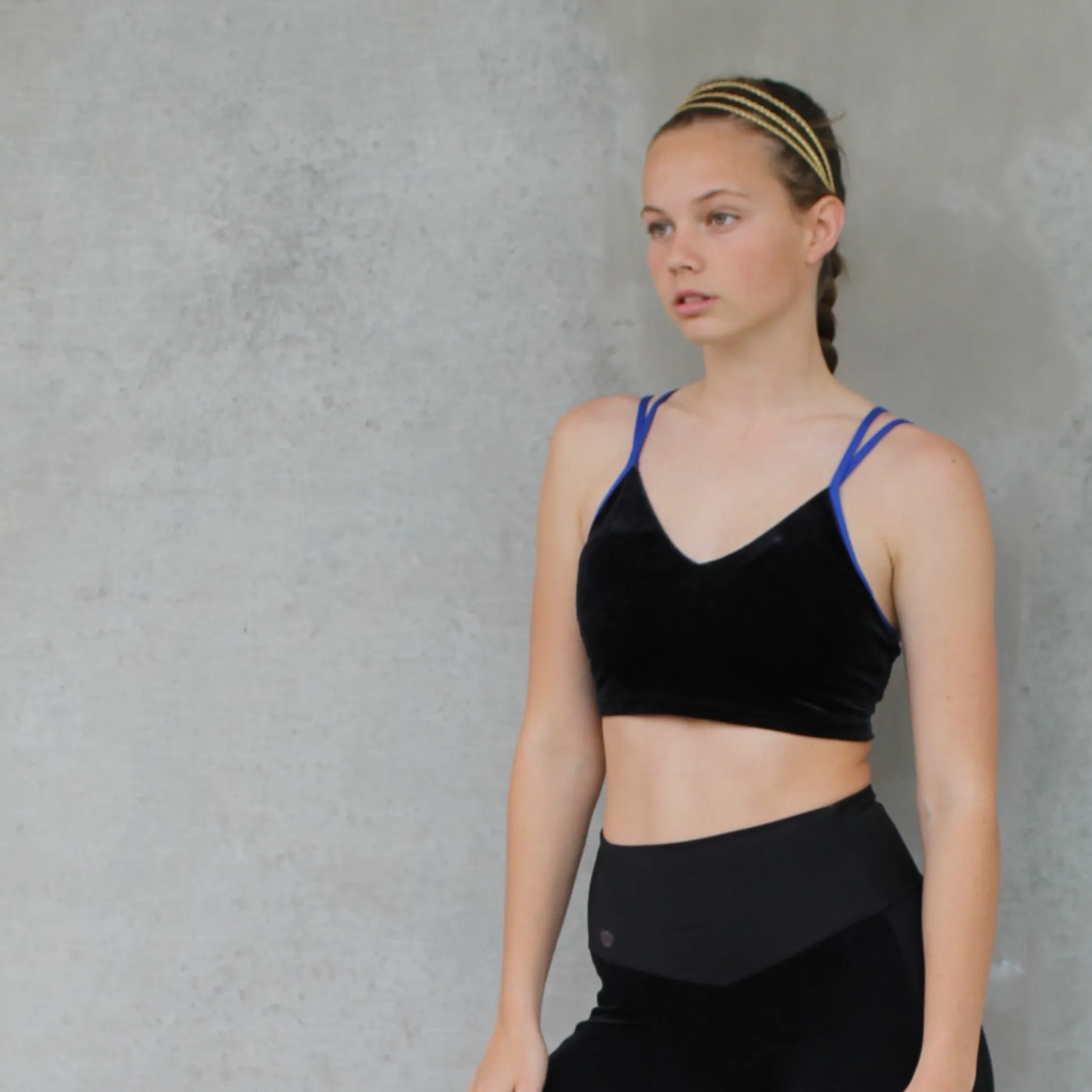Nero Velvet | Epaule Strappy