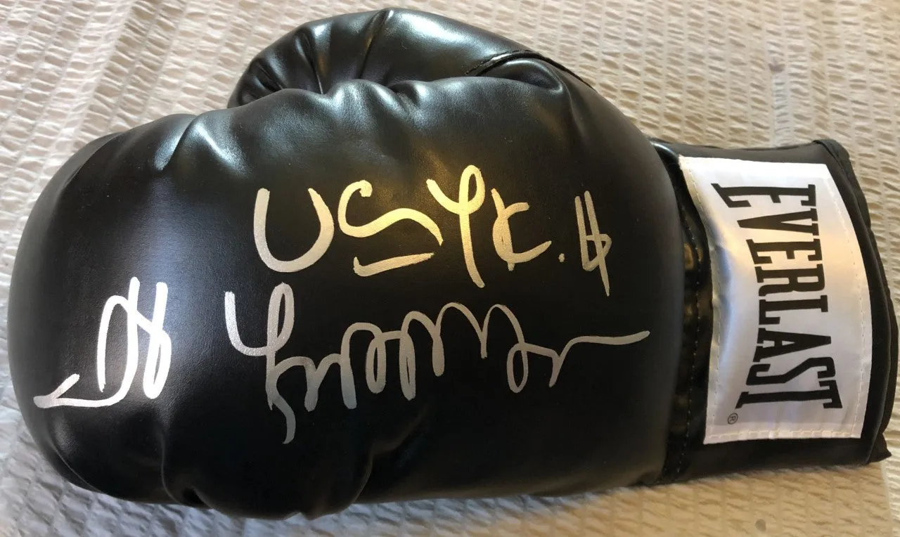 Oleksandr Usyk autographed Rare Boxing glove, signed in person with photo proof