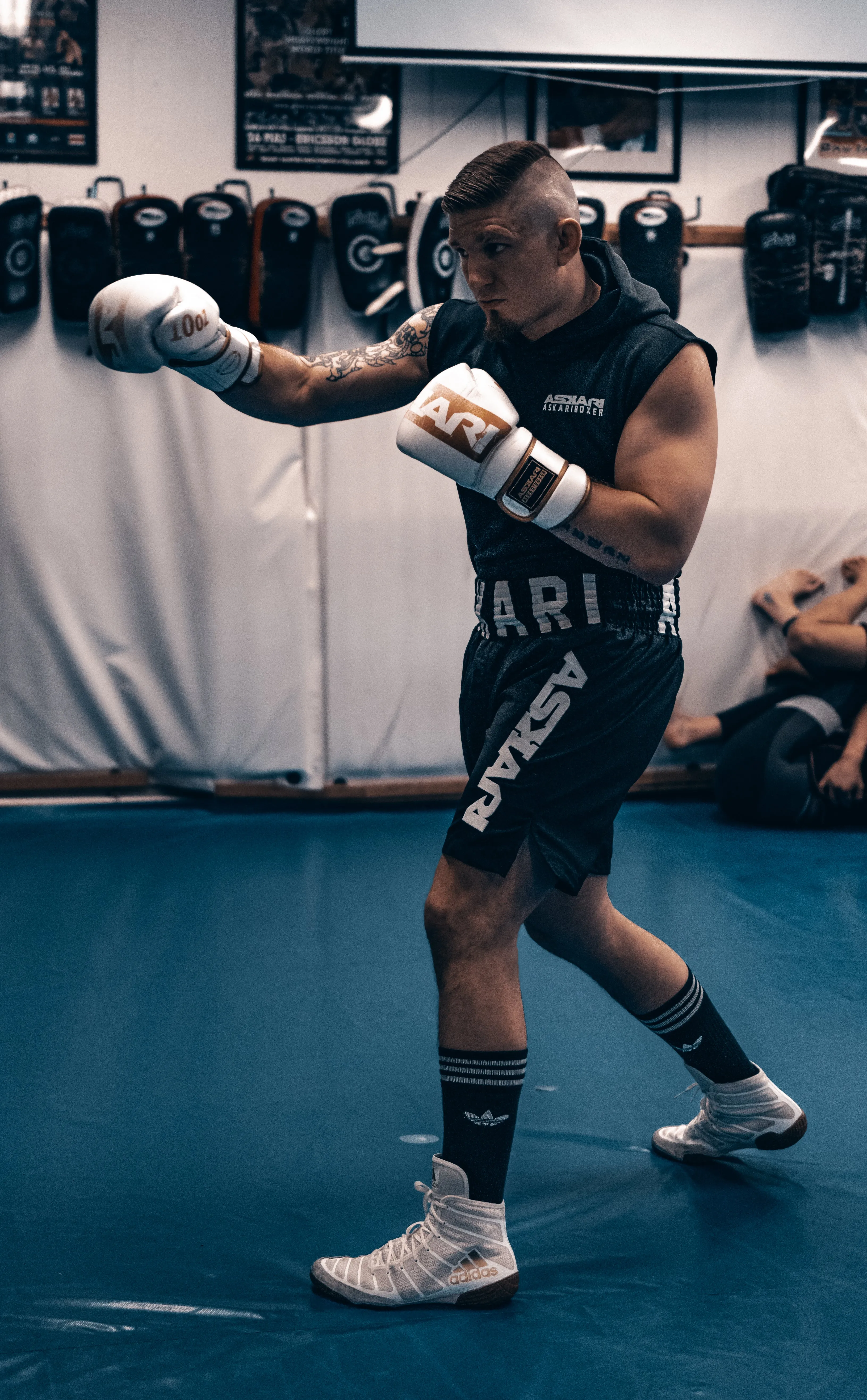 "BLANCO" ASKARI BOXING GLOVES [HERO SERIES]