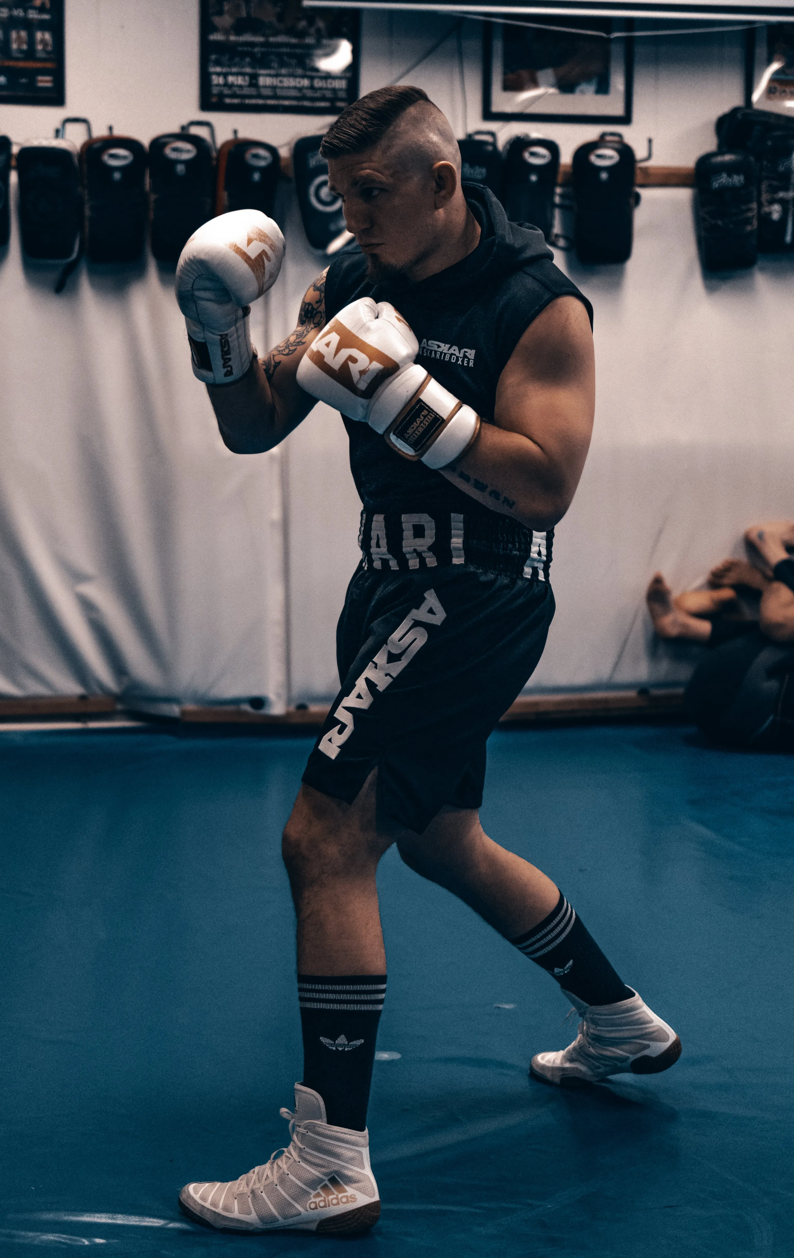 "BLANCO" ASKARI BOXING GLOVES [HERO SERIES]