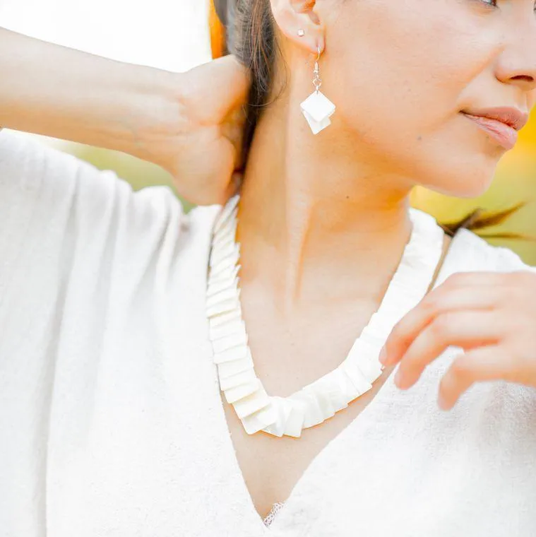 White Mother of Pearl Necklace Playa